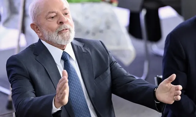 Lula reveló el lunes que comenzó a sentir los dolores en la cabeza del fémur derecho en agosto del año pasado.