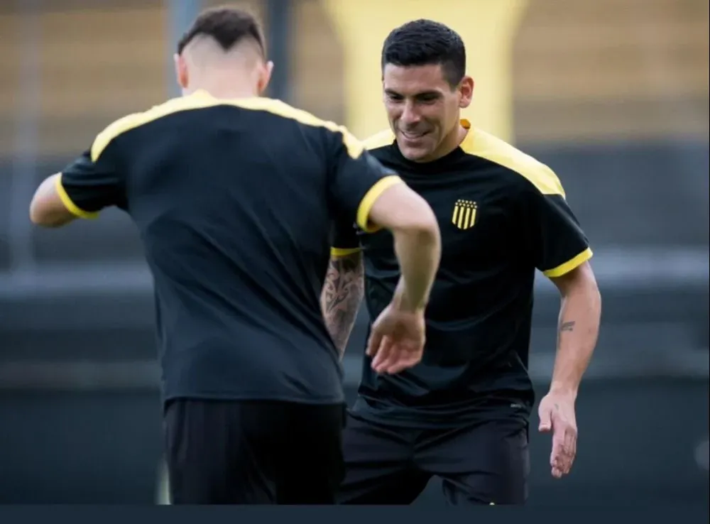 Maximiliano Pereira espera su debut con la camiseta de Peñarol