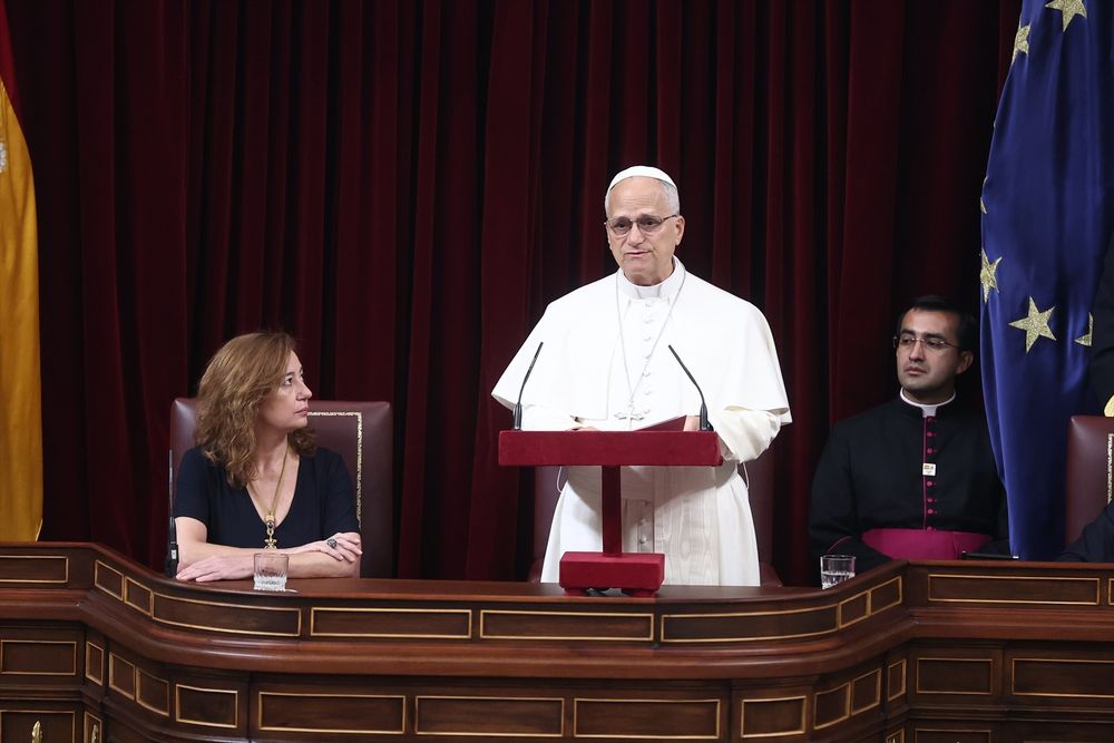 El Papa León XIV interviene durante su visita al Congreso de los Diputados.