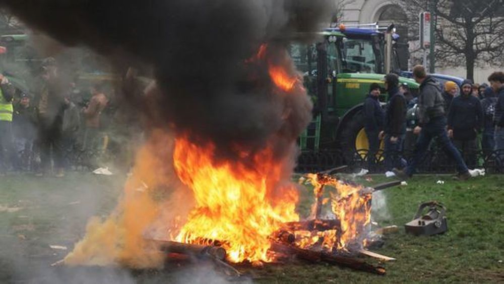 Agricultores protestas en Bruselas contra la firma del acuedo UE-Mercosur. EFE.