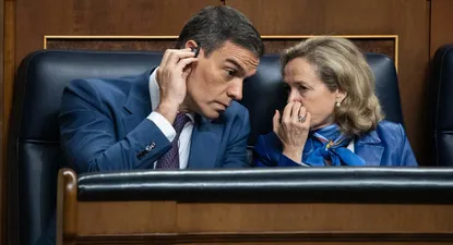 El presidente de España, Pedro Sánchez, y la titular del BEI, la ex ministra de economía Nadia Calviño.