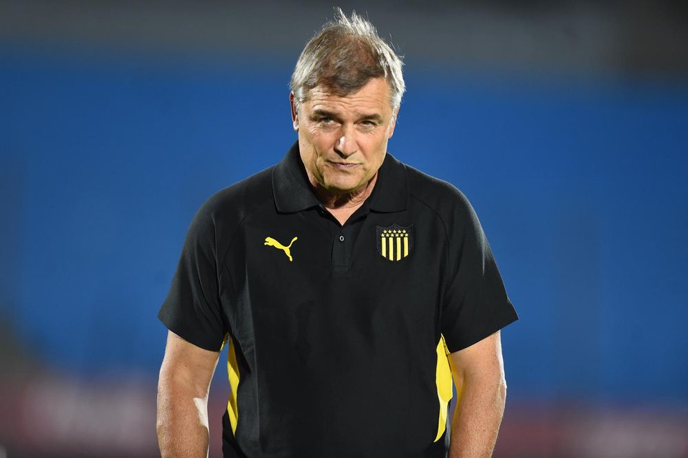 Diego Aguirre en el partido entre Albion y Peñarol