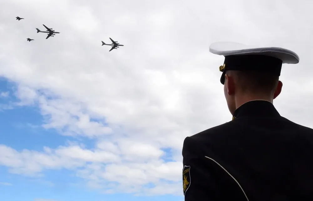 El ataque con dron dejó seis heridos, según un último balance comunicado por el gobernador de Sebastopol Mijaíl Razvozhaev.