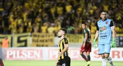 Lucas Cavallini y Adrián Berbia