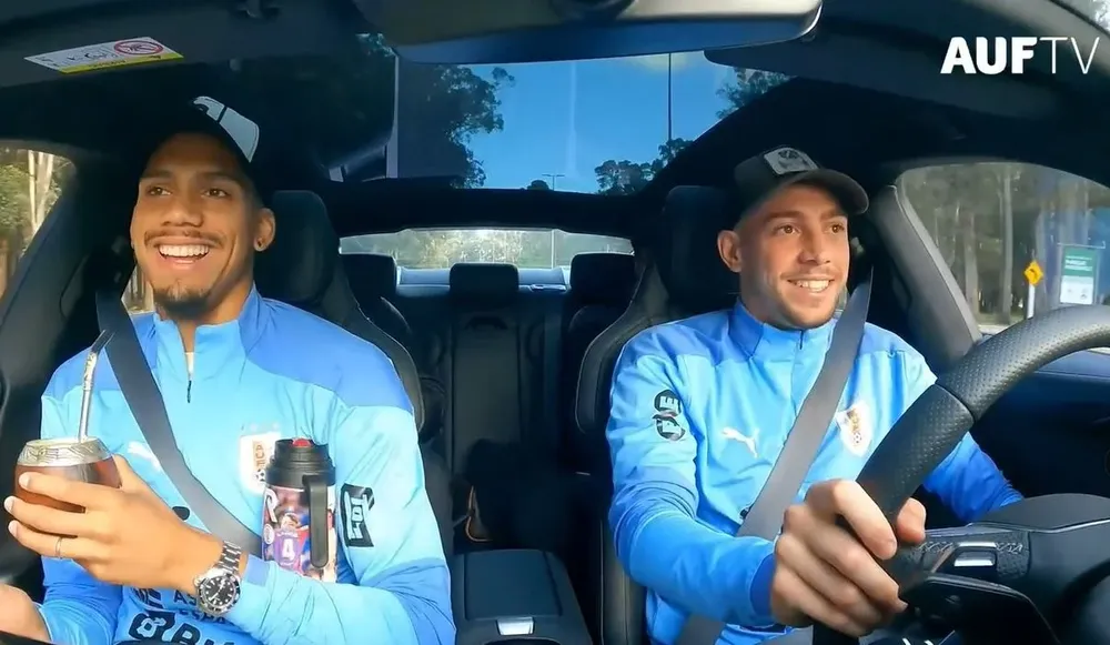 Ronald Araujo y Federico Valverde tuvieron un lindo ida y vuelta contando anécdotas