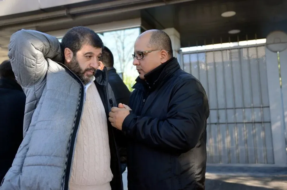Fernando Pereira y José Olivera de Fenapes en la puerta de la residencia presidencial