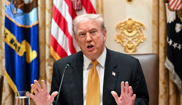 Trump sugiere que podría dialogar con Maduro mientras aumenta el despliegue militar cerca de Venezuela