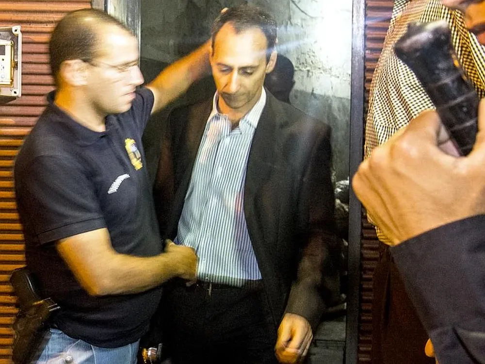 Campiani saliendo del juzgado