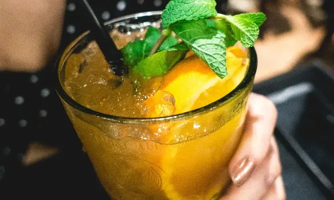 Ricos, nutritivos y fáciles: cinco jugos de frutas ideales para la primavera