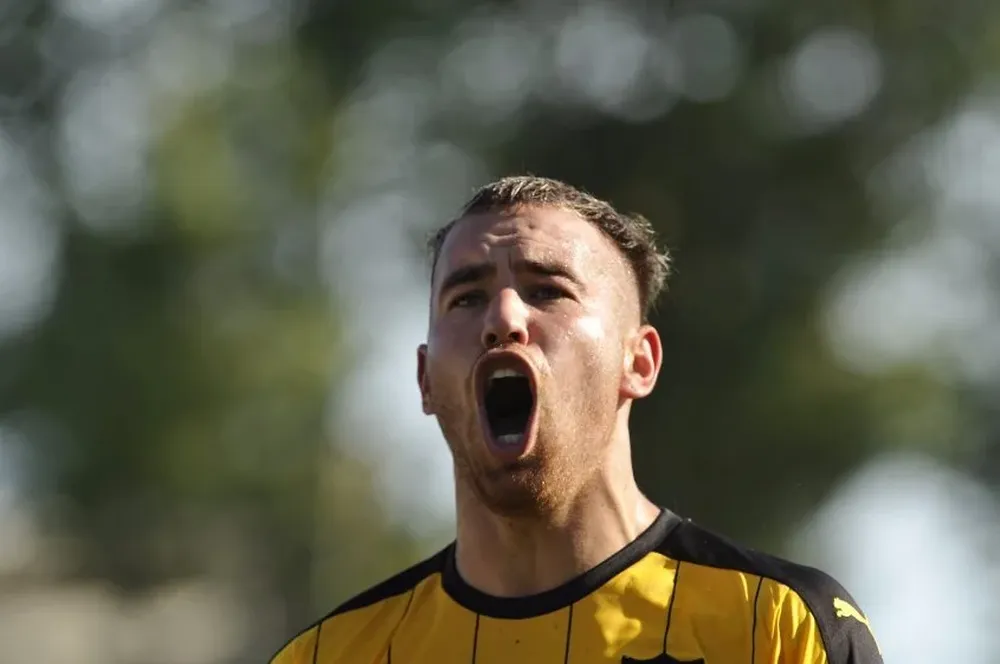 Junior Arias hizo un gol, dio dos asistencias y fue la figura