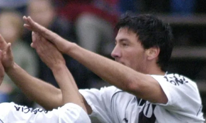 Juan Manuel Olivera con la camiseta de Danubio en la Liguilla PreLibertadores 2006