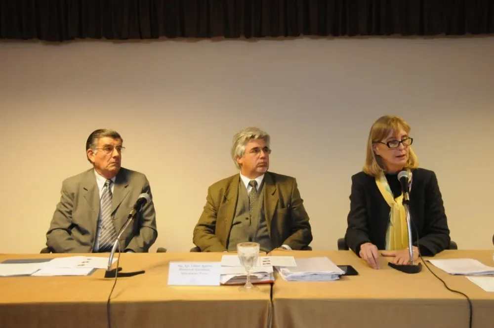 Francisco Muzio, Tabaré Aguerre y Rossana Allende en homenaje a Carlos Correa y Raúl Casas Olascoaga