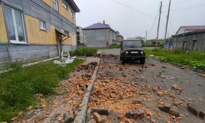 Los únicos daños materiales considerables hasta el momento se produjeron en la costa de la península de Kamchatka, en el este de Rusia.