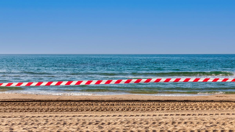 Se multiplican los cierres de las playas en Valencia.