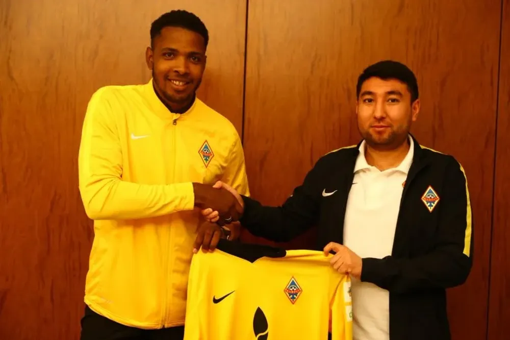 Hugo Silveira en Kairat Almaty