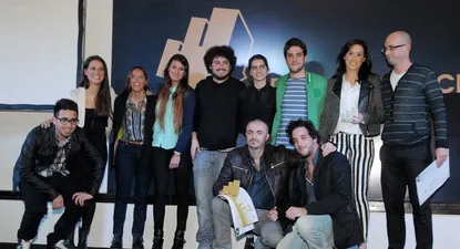 El equipo de Corporación/JWT recibiendo un premio