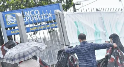 AEBU ocupó sucursal del  BROU y afectará la recarga de cajeros