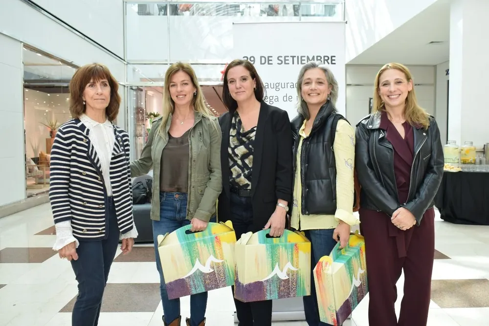Mariale Lecueder, Lorena Ponce de León, Paula Rial, Cleo Webb y Carolina de León
