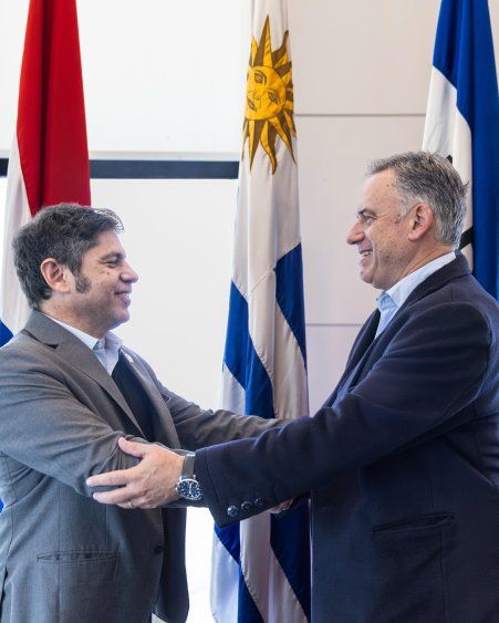 Axel Kicillof y Yamandú Orsi.&nbsp;