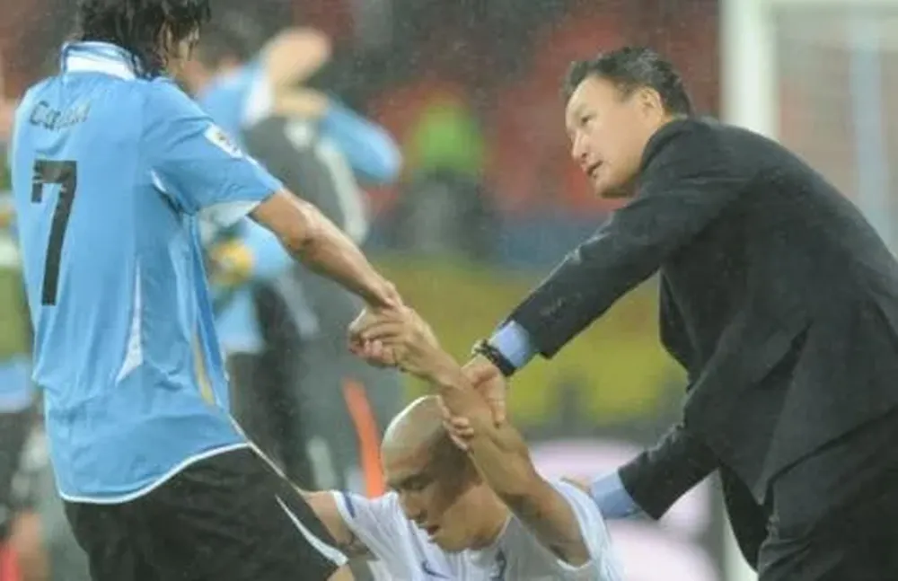 Tabárez inculcó el Fair Play en sus dirigidos.