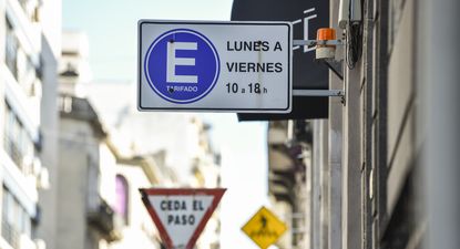 El Airbnb de las cocheras: la app creada por un uruguayo y un argentino para resolver el drama de estacionar en Montevideo