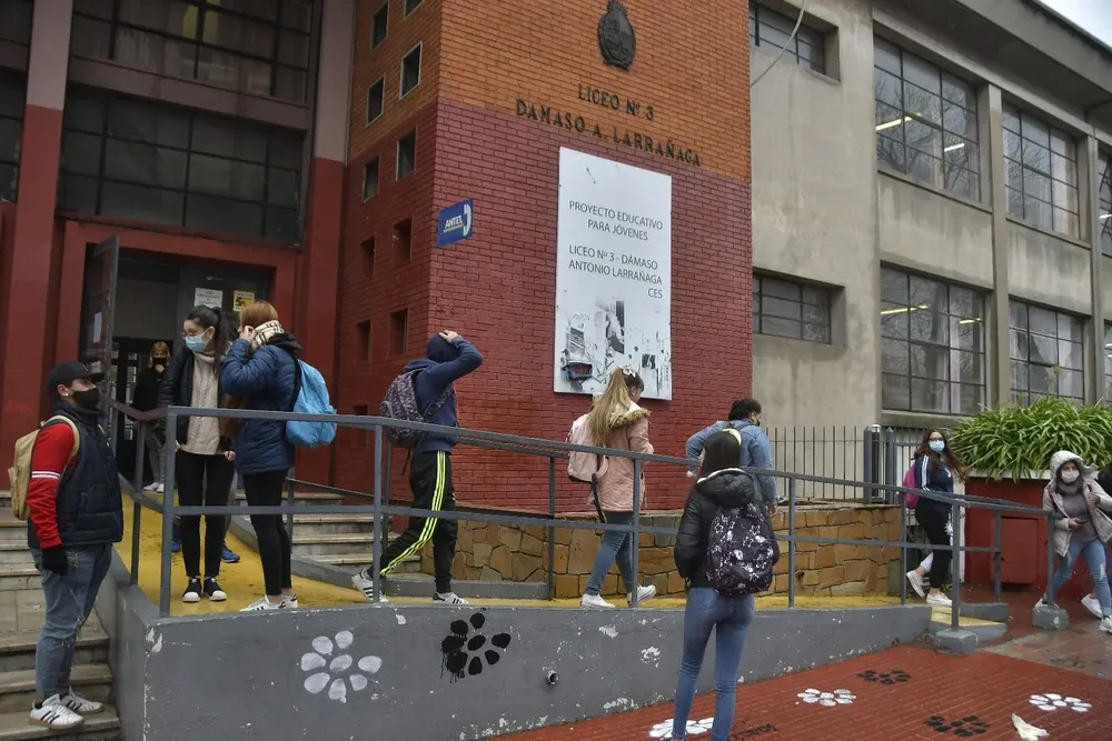 Liceo Damaso Antonio Larrañaga en 2021 tras el regreso a las clases presenciales