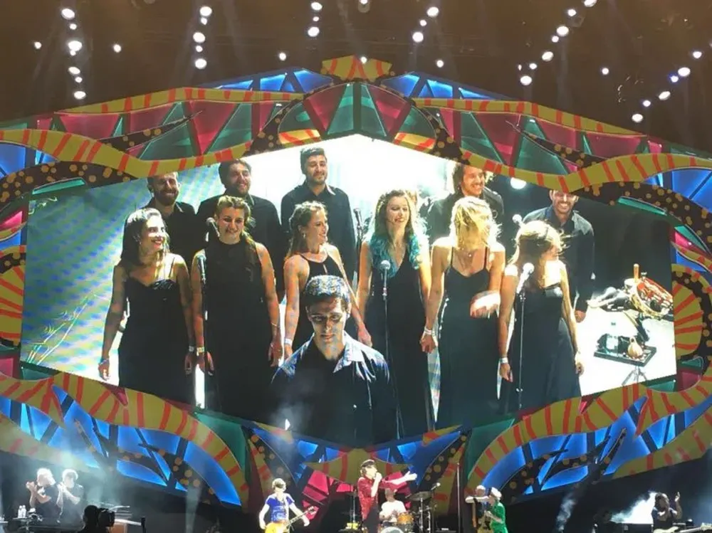 Rapsodiam, el coro elegido por la banda británica, sobre el escenario con los Rolling Stones