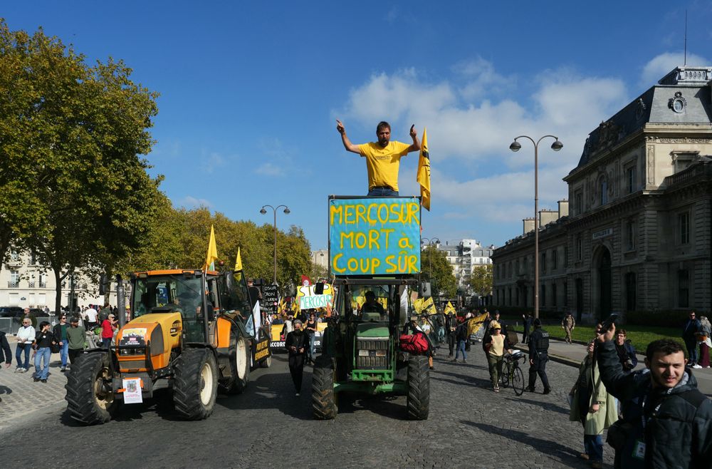 Manifestación de agricultores franceses en París contra el acuerdo UE-Mercosur
