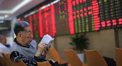 Industria china creció por primera vez en cuatro meses
