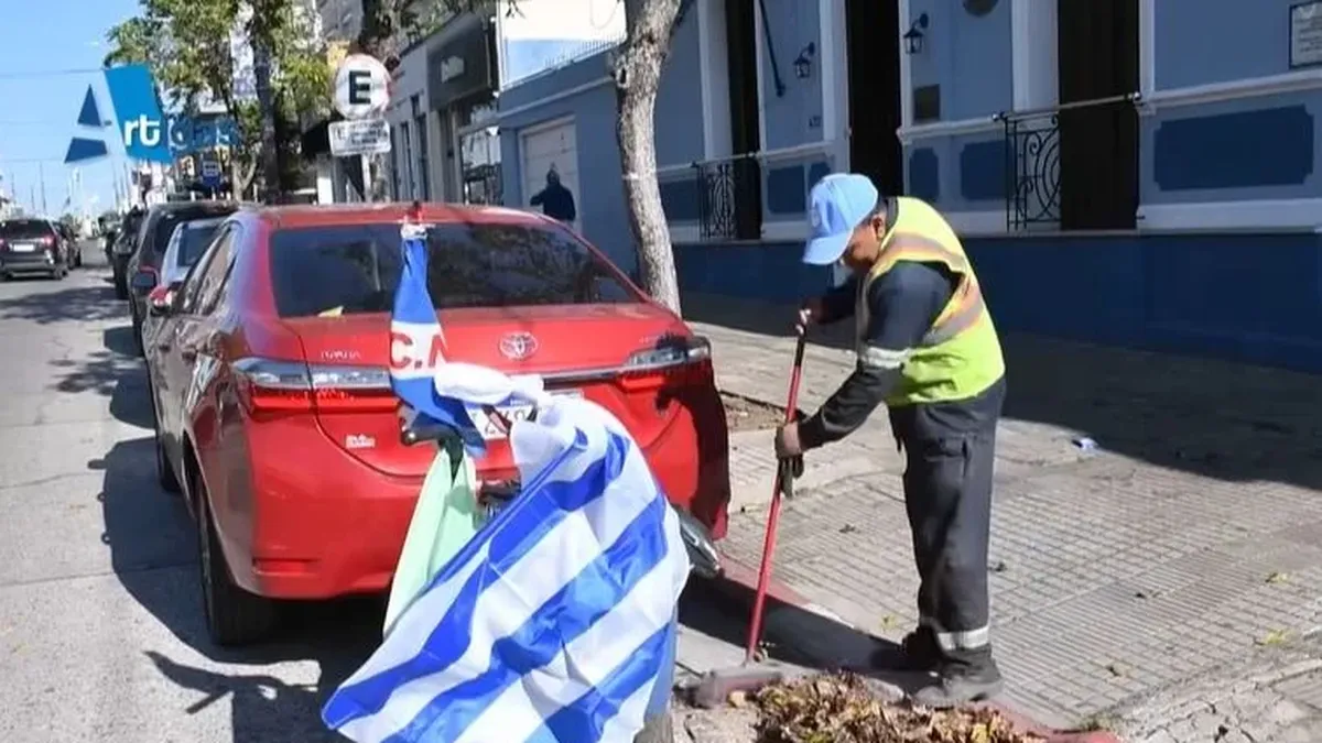 Las lágrimas del padre de Rodrigo Chagas, el barrendero de Artigas con bandera de Uruguay y corazón dividido entre Nacional y Peñarol