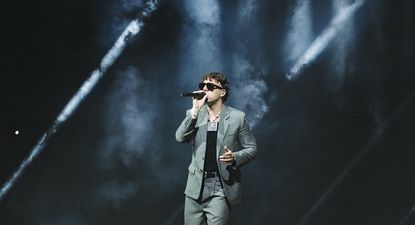 Quevedo sorprende con un emotivo cover de Nada Fue Un Error durante su show en Argentina