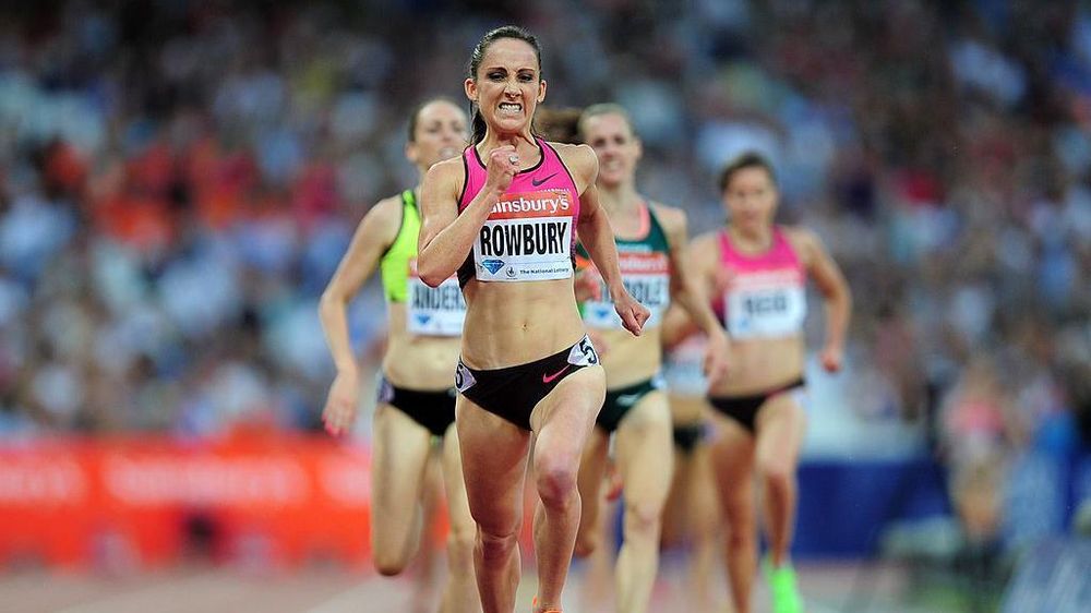 Shannon Rowbury compite en los 3.000 metros femeninos durante los Juegos del Aniversario de Sainsbury en 2013.
