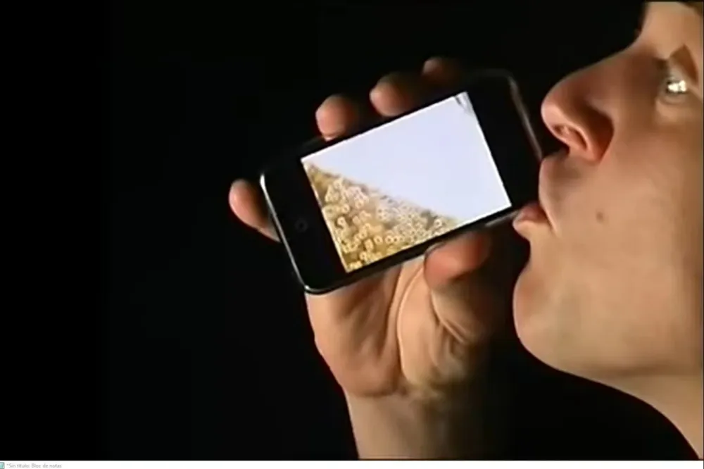 El desarrollador de la app mostrando en un video cómo era la herramienta.