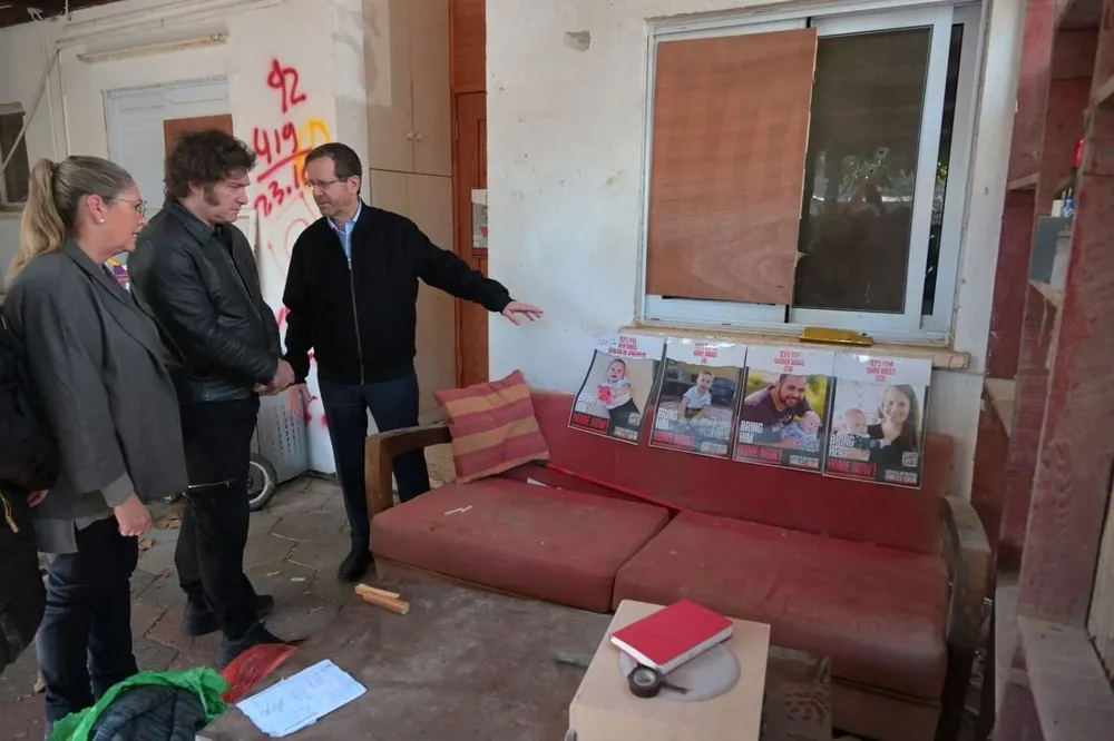 El presidente Javier Milei en su visita al kibutz atacado por Hamas el 7 de octubre pasado