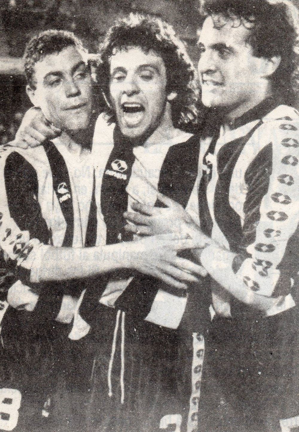 Carlos Sánchez, Fernando Rosa y Diego Dorta, celebrando un gol en Peñarol