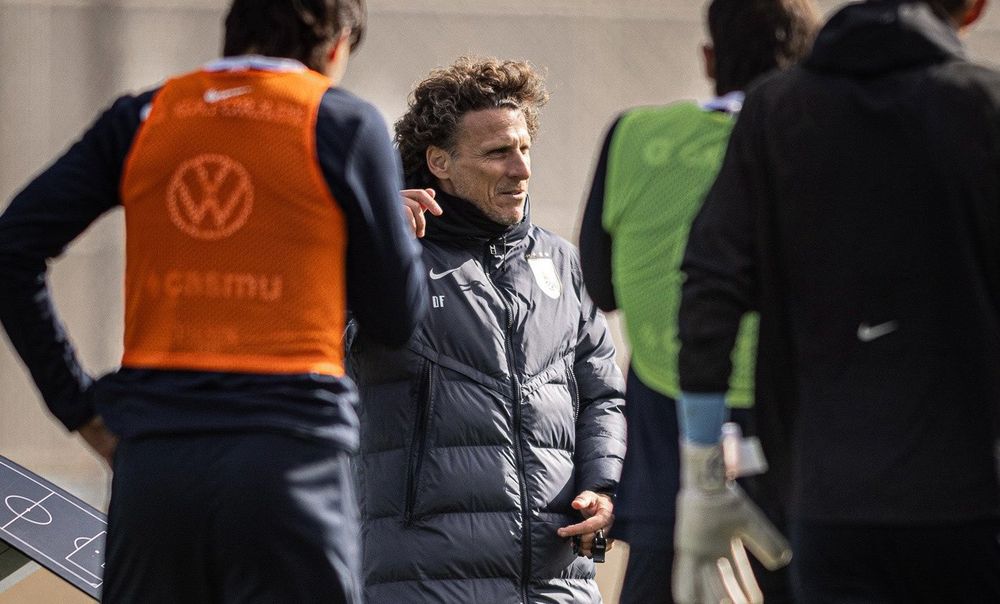 Diego Forlán, entrenador de la selección uruguaya