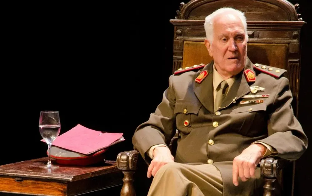 Luppi en la obra El reportaje de Santiago Varela en 2014.