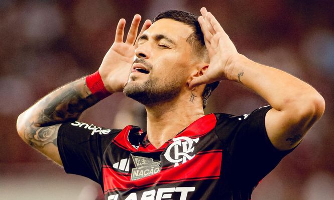 Giorgian De Arrascaeta celebra un nuevo gol para Flamengo, pero de una forma muy particular