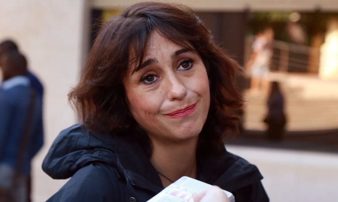 Juana Rivas, a la salida de un juzgado en plena disputa con su ex merido por la tenencia de su hijo menor.