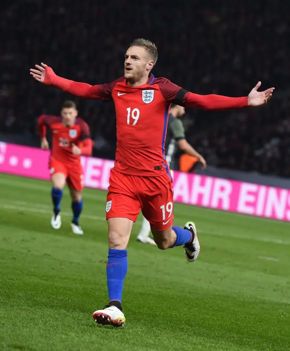 Jamie Vardy celebra su gol ante Alemania