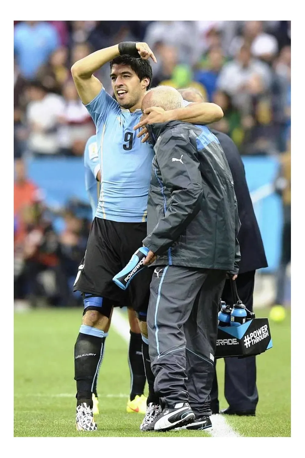 Suárez y su dedicatoria del gol a los ingleses a Ferreira