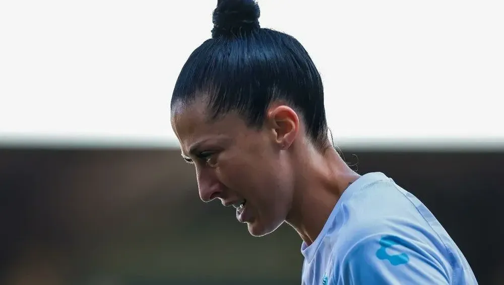 Jenni fue citada por el juez.