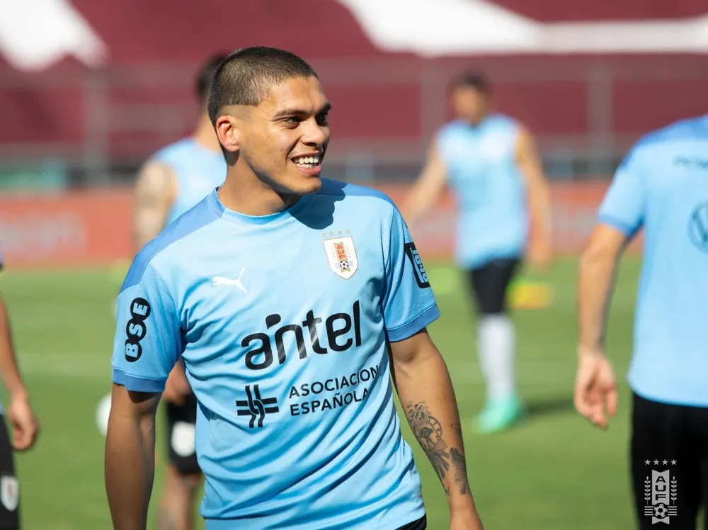 Brian Ocampo durante el entrenamiento previo al partido con Venezuela, en el estadio Olímpico de Caracas