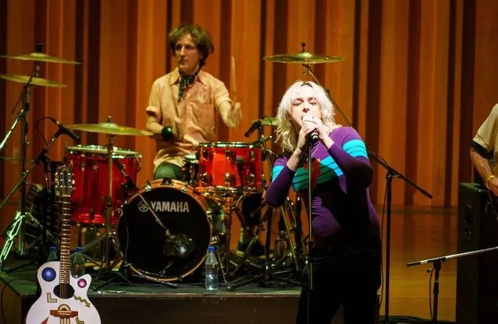 Cecilia Amenábar y Benito Cerati cantaron juntos en homenaje a Gustavo