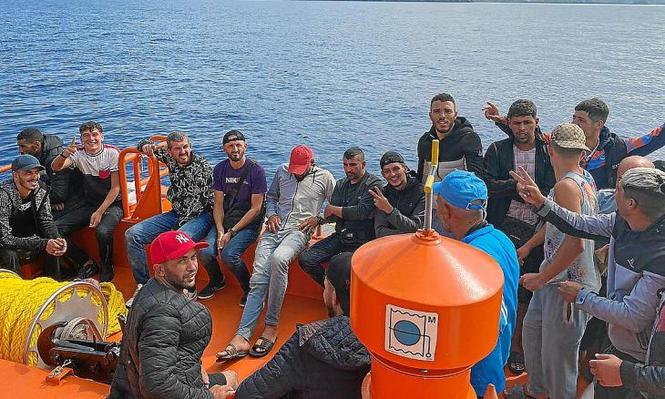 Inmigrantes rescatados por los equipos de emergencias en aguas de Baleares