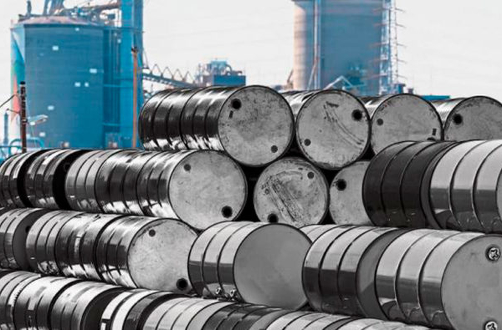 Caen las importaciones de petróleo en España.