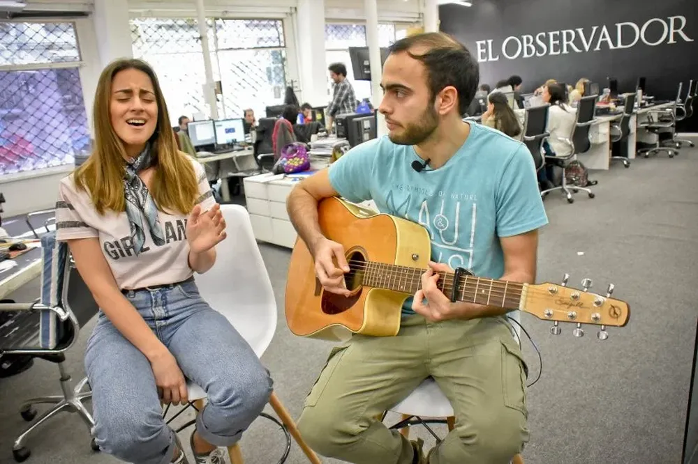 Parte de la banda Mala Tuya en la redacción de El Observador
