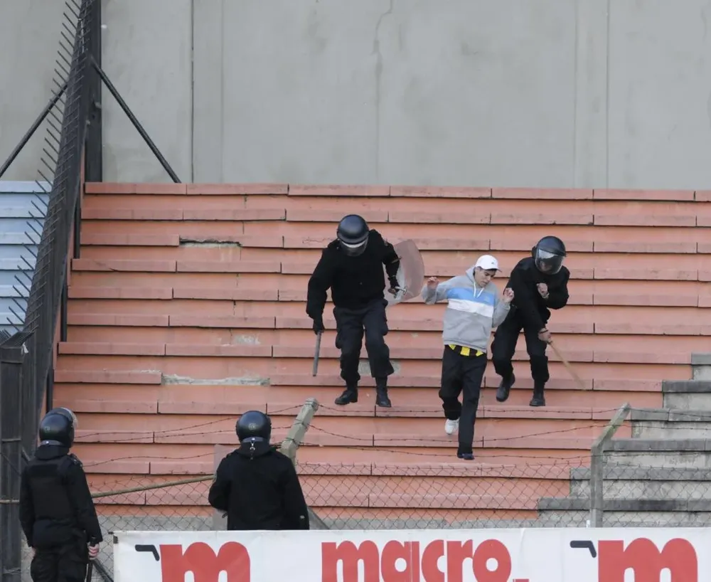 Hubo corridas luego que un hincha ingresó a la cancha