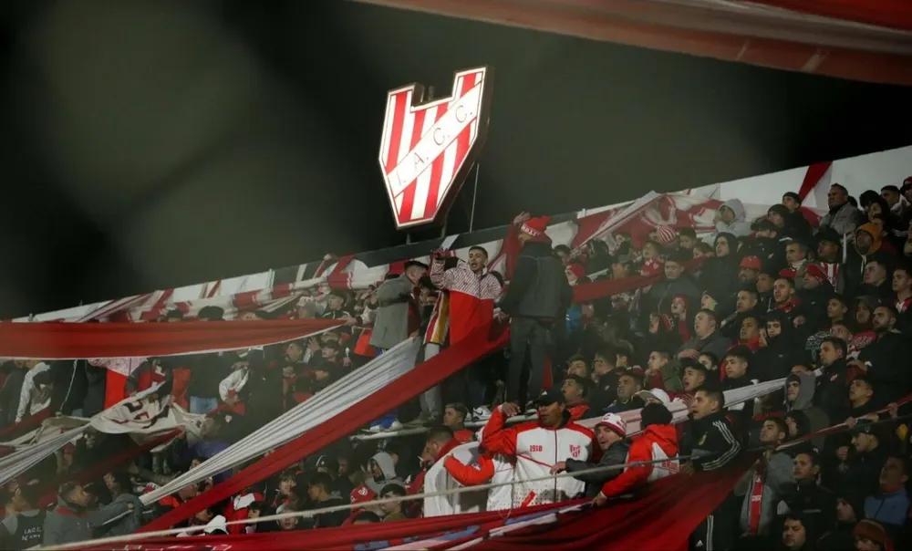 Preocupación en la previa del show de Luis Miguel en Córdoba por conflictos entre barras de Instituto
