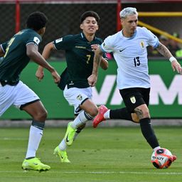 Guillermo Varela de Uruguay ante Bolivia por Eliminatorias